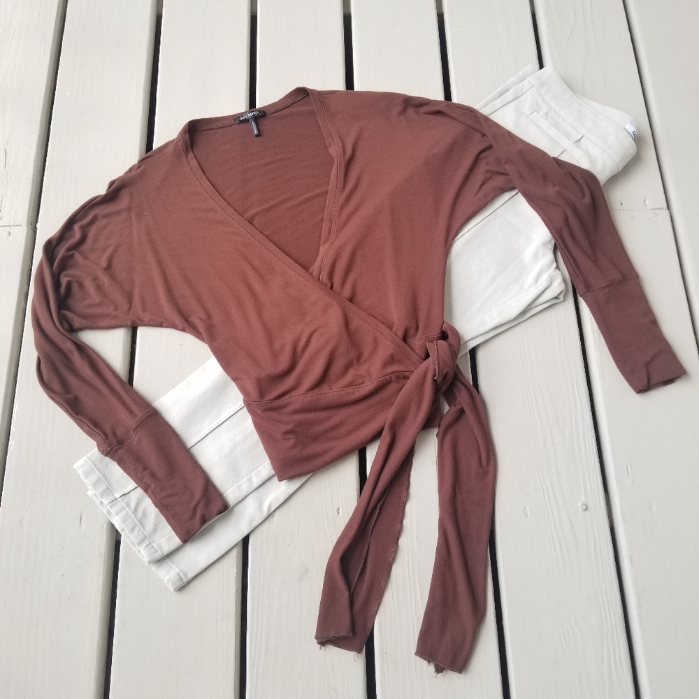 S Brown wraparound top by Daisy Fuentes